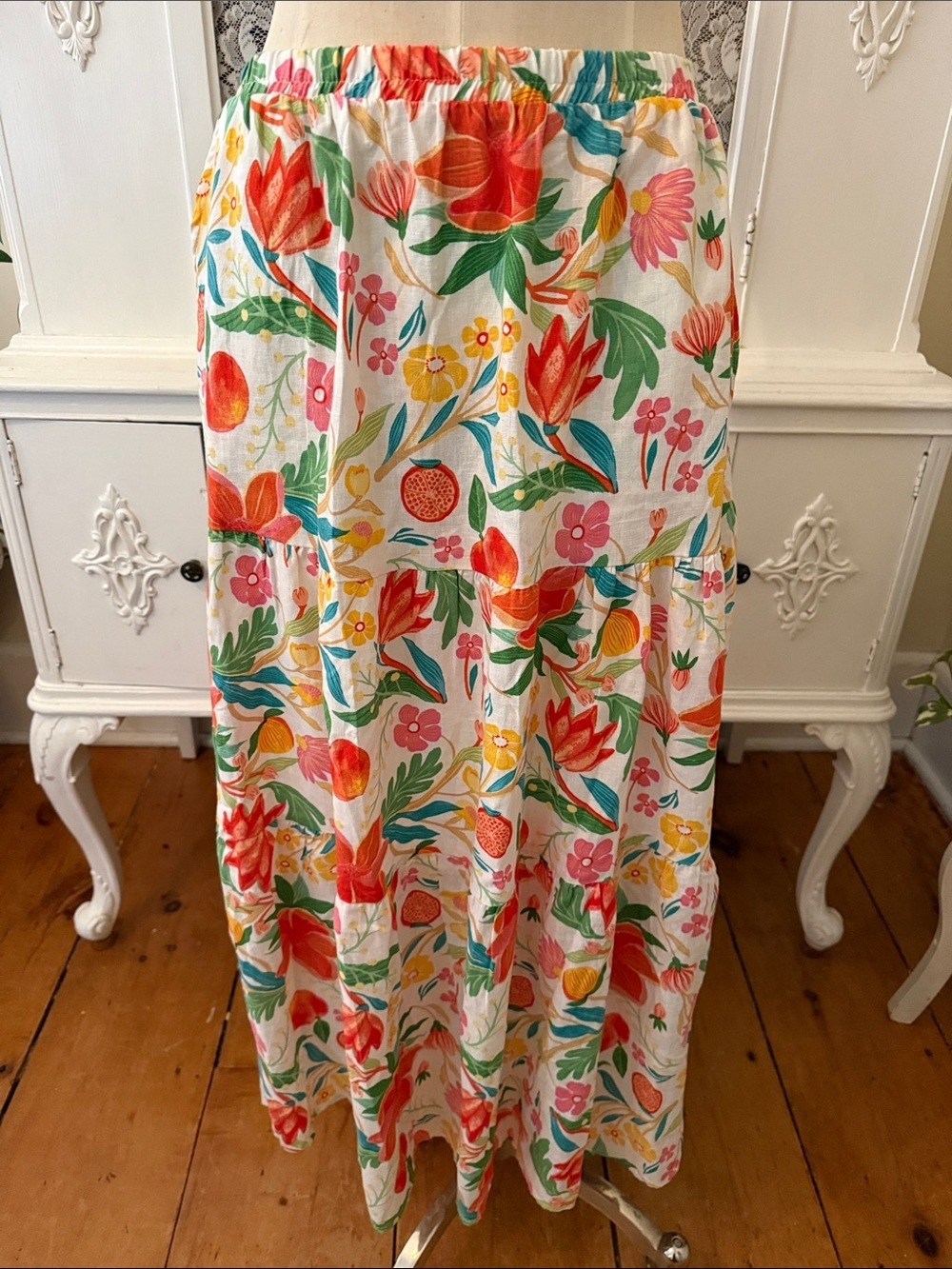 C & C California Floral and Fruit Design
Tiered Linen Blend Maxi Skirt